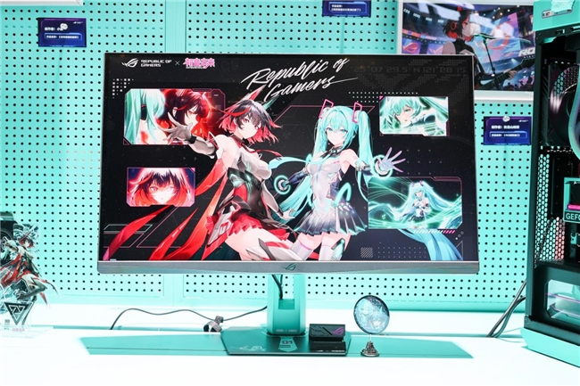 版电竞显示器与双模新品BW2025首秀！pg模拟器ROG 绝神 RO姬x初音未来(图2)