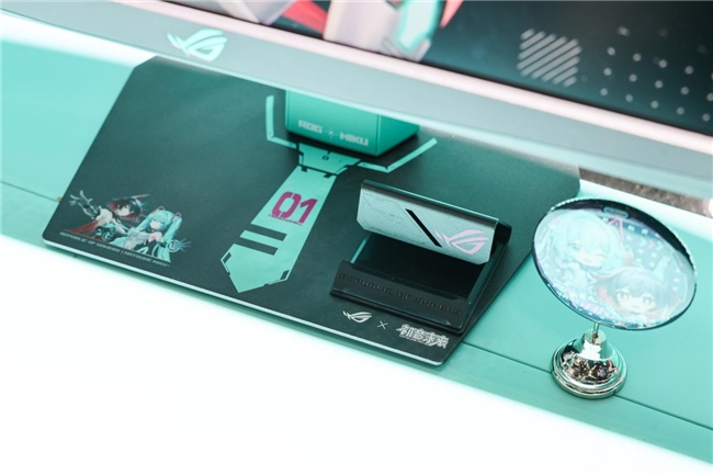 版电竞显示器与双模新品BW2025首秀！pg模拟器ROG 绝神 RO姬x初音未来(图5)